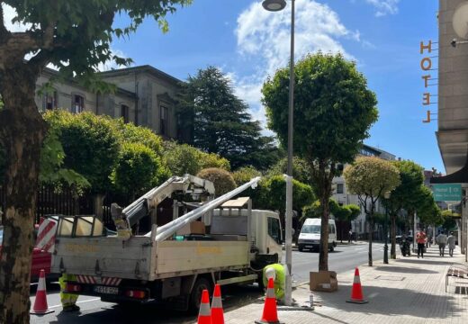 Comeza a instalación das 30.000 luminarias que renovarán todo o alumeado público de Santiago